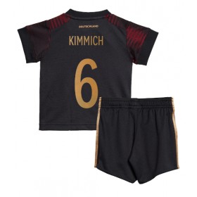 Baby Fußballbekleidung Deutschland Joshua Kimmich #6 Auswärtstrikot WM 2022 Kurzarm (+ kurze hosen)